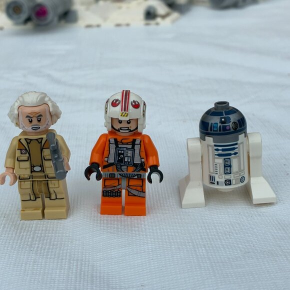 LEGO Star Wars: Luke Skywalker’s X-Wing Fighter 75301 Incomplete With Mini Figs - Picture 8 of 9